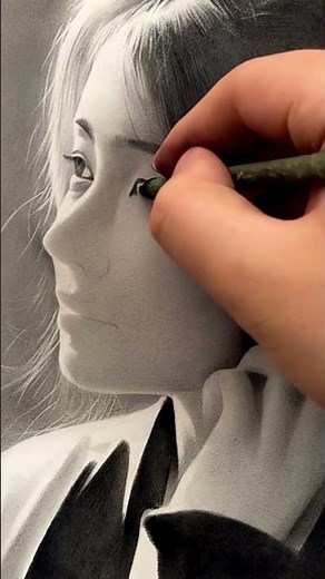 Perfect drawing cannot be without light! #drawing #charcoaldrawing #portraitdrawing #charcoalshading