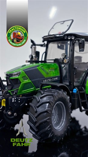 New | Neu | Nouveau 💥 Deutz-Fahr Model Tractor | Miniature Agricole | Modelltraktor Tractorium CollectorApp Data ✅ Modellhersteller Fabricant de modèle Model Manufacturer: weise-toys ✅ Artikelnummer Numéro d’article Item Number: 1086 ✅ Originalhersteller Fabricant original Original Manufacturer: Deutz-Fahr ✅ Typ Type de modèle Type: Deutz Fahr 6135 C TTV Warrior Java Green Metallic Limited Edition ✅ Maßstab Échelle Scale: 1/32 tractorium.com - farm models | mini agri shop - international 🇩🇪 �