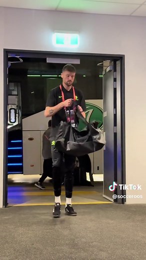 Your Subway #Socceroos have arrived at Sydney Football Stadium. 🙌 Countdown to kick-off continues. ⏰ 🇦🇺 v 🇮🇩 - 20.3.25, 8:00pm AEDT 📱💻📺: Live on 10, Paramount , 10 Play 📻: ABC Radio #Socceroos #ausvidn