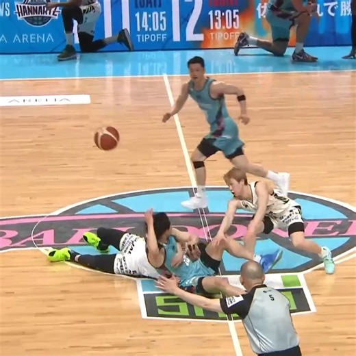 大阪の植松さんがファウルしちゃったではなく使えるファウルを使い切ったって表現されてるポストを見て素晴らしいなーDFが良い選手はこういう評価の仕方されて欲しい、うちのDFリーダーとDFキャプテンもそうです‼︎#佐賀バルーナーズ#内尾聡理#井上諒汰