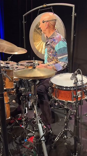 Steve Smith using the 5000 series pedals at the @theeuropedrumshow | Drum Workshop Inc. (DW Drums)