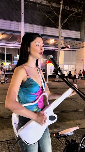 Cause I’m a creep 🖤 #creep #radiohead #busking #busker #shirina #sydney #lavamusic