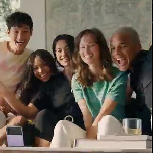 27K views · 730 reactions | Meet the all-new #GalaxyZFlip4. You can capture new perspectives with FlexCam. Unfold your world. Learn more: smsng.co/GalaxyZFlip4 #FlexEveryAngle | Samsung Global | Facebook