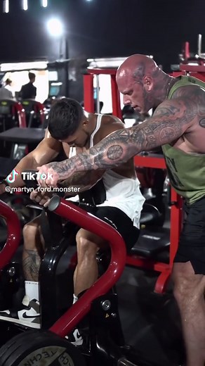 Martyn Ford: El Gigante del Fitness y sus Entrenamientos