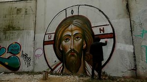 Vidéo. En Russie, un collectif de graffeurs peint des icônes religieuses sur les murs de Moscou