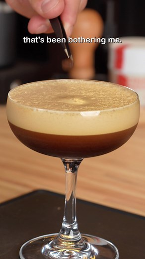 how to make an espresso martini - 2x espresso shots - .50oz (15ml) simple syrup - 1.5oz (45ml) alcohol - .75oz (22.5ml) coffee liqueur (mr. black is the best option imo) - salt #coffee #Recipe
