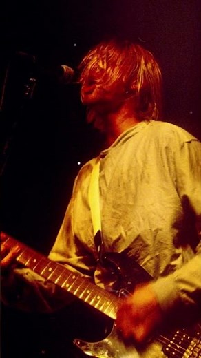Kurt Cobain DESTROYS his vocal cords singing Smells Like Teen Spirit live 😱