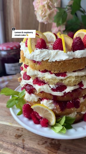 Delicious Lemon & Raspberry Cream Cake Recipe