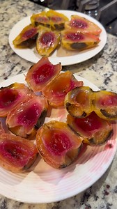 Ésta salsa de xoconostles la aprendí de mi esposo. Como saben, el es de Michoacán y me cuenta que allá la acostumbran mucho. A él le encanta en salsas, caldos, aguas frescas, etc. una delicia estas tuna ácidas. Las han probado? #salsadexoconostles #Xoconostle #nopal #salsasmexicanas #michoacan #Salsas #tunas #CervantesGema | Cervantes Gema