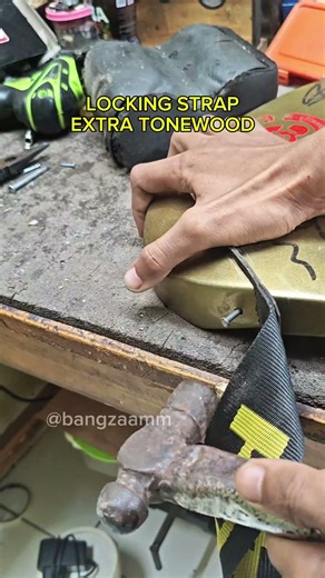 AWESOME 😎 DIY LOCKING STRAP ?!! #guitar