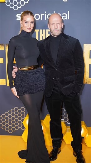 All eyes were on Jason Statham and his wife at The Beekeeper premiere—walking side by side like Hollywood royalty. Fans say they’re beautiful, perfect, and unstoppable together. ✨ ❤️ Love seeing this duo on the red carpet? Smash that LIKE button, COMMENT your thoughts, and SHARE this moment with your friends! #JasonStatham #TheBeekeeper #HollywoodStars #CoupleGoals #CelebrityCouple #MoviePremiere #StathamStyle #RedCarpetVibes #HollywoodLove | Raje Gaming