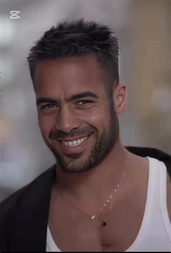 Español~English… Mi Comida del día... Os la recomiendo. Espaguetis con lomo de cerdo, chorizo y salsa cremosa... Ingredientes: • Espaguetis normales • Salsa de tomate • Nata • Aceite de oliva • Queso parmesano y mozzarella • Lomo de cerdo (filetes cortados en tiras o cubos) • Taquitos de chorizo extra • Cebolla y pimientos • Orégano y albahaca Pasos... 1. Cocer la pasta: Pon agua con un poquito de sal a hervir. Cocina los espaguetis hasta que estén al dente. Escúrrelos y reserva un poco del agua