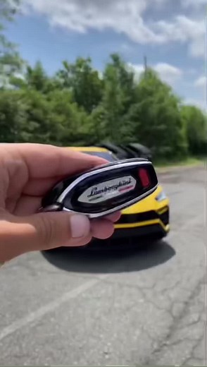 Yellow #urus 💛💛 #lamborghini #urus #yellow #lamborghiniurus #cars #pov #viral