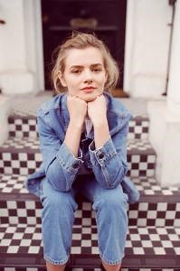 Rosie Carney - Zoey lyrics