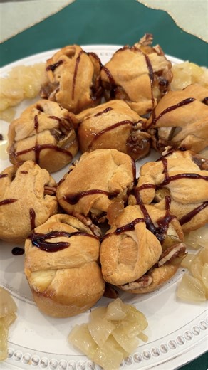 6.9K views · 48 reactions | easy holiday appetizers your guests will love these! brie cheese with balsamic pears, fig and pecans! | Jacky’s Kitchen | Facebook