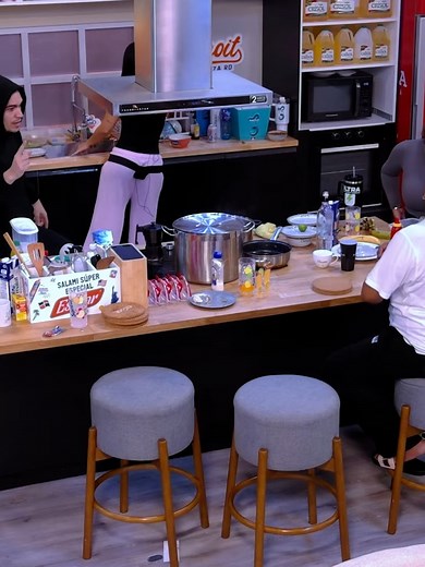 Clases de historia con La Fruta #fblifestyle | Santiago Matías