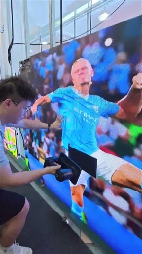 Haaland is so strong, he's practically an ox.#eagerled #leddisplay #ledscreen