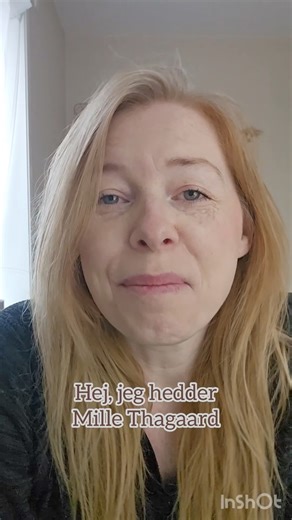 SYNDIGT BEGÆR udkommer den 29. januar, og vi kan næsten ikke vente 😍 Forfatter Mille Thagaard, der har skrevet SYNDIGT BEGÆR, er vild med romance. Hun er bryllupsfotograf, har haft podcasten Romanceklubben og så er hun kvinden bag romancefestivalen GUNST. Lige om lidt udkommer hun med sin debutroman, SYNDIGT BEGÆR, en dansk dark romance om kærlighed, magt og valg 🖤 | Alpha Forlag dk