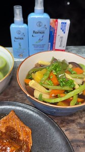 37K views · 288 reactions | ✨Tết làm chả hoa ngũ sắc ăn hong mấy bà? Đang làm bị muỗi chích thì thoa Remos IB của tui nha. Mát mát hết ngứa liền nha mấy bà 殺  Sau đó nhớ xịt thêm Remos xua muỗi, 10 tiếng không thấy con muỗi nào luôn. | Remos Vietnam | Facebook