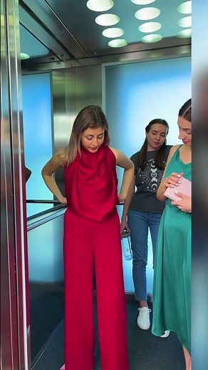 エレベーターでファッション緊急事態発生！👭🤭 #123go