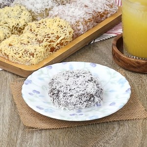 Soft and chewy Pichi-pichi is easy to make and so tasty! Add extracts for fun colors and coat with shredded cheese or grated coconut for variety! Get the full recipe: https://www.kawalingpinoy.com/pichi-pichi/ | Kawaling Pinoy Recipe Blog