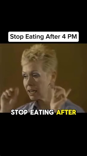 Wellness Fasting on Instagram: "Stop eating after 4pm, especially if you’re a woman over 40 🕓. Eating late spikes your insulin, stores more fat around your waist, and messes with your sleep 😴. Your body has a natural rhythm, and when you eat too close to bedtime, you throw it off. That’s why so many people wake up groggy, inflamed, or just feeling off. Instead of reaching for a snack at night, try something mineral-rich like goat milk or coconut water 🥥. Your body doesn’t need more food it ne