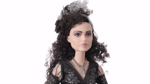 Mattel Harry Potter Collectible Bellatrix Lestrange Doll (10-inch, Curly Hair) Wearing Signature Black Dress and Necklace, with Wand, Gift for 6 Year Olds and Up, HFJ70