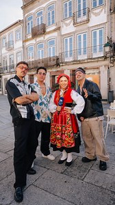 Os D.A.M.A lançaram uma nova música “Ficar Óai” em colaboração com o Zé Amaro e a Rita Belinha foi saber como foi o lançamento do videoclipe em Viana do Castelo. ❤️ | Praça da Alegria