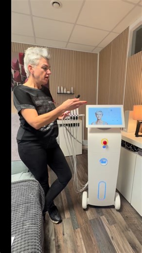 Mikrostrom – das Fitnessstudio für dein Gesicht. ⚡️ Der FACEMASTER...