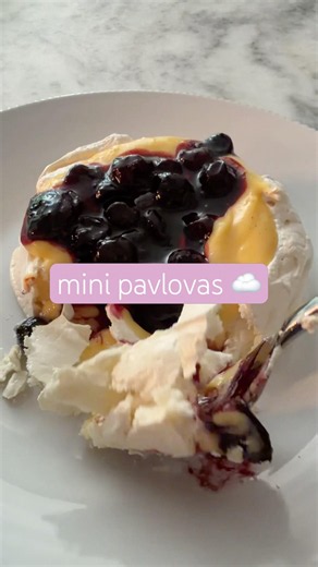 mini pavlovas with lemon curd & blueberry compote ☁️