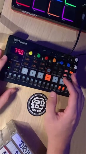 Fliping sample on the Roland P6 | Boombap Beat Shorts #beatmaker #beats