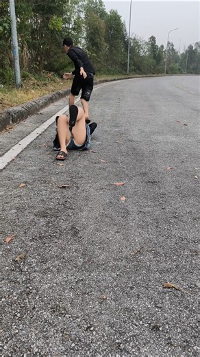 While walking, someone attacked from behind.