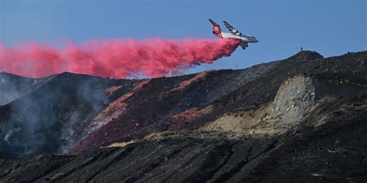 Western wildfires grow amid heat wave, increasing drought