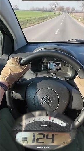 Citroën C2 VTS 100→160 km/h | Old Hot Hatch vs New EV