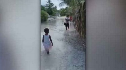 Welcome to Pacific Update, our weekly news roundup for the region. In this week's bulletin, Barbara Dreaver looks at king tide flooding in Kiribati and the sacrifice of Pasifika soldiers in the world wars. She also looks at PNG's Covid crisis, movement on a NZ-Cook Islands travel bubble, and as ever, has the best from social media. | 1News