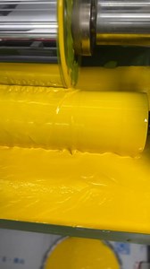 Function of ink transfer roller in gravure printing machine. Simply put, the ink transfer roller is a "bridge" between the ink tank and the printing plate cylinder, and its core function is to accurately, evenly and quantitatively transfer the ink to the mesh hole of the printing plate cylinder. The following are the detailed functions and characteristics of the ink transfer roller: 1. Transfer the ink quantitatively, 2. Distribute the ink evenly, 3. Protect the printing plate cylinder, and 4. R