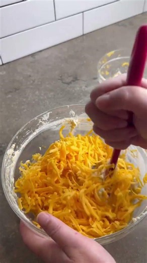 🚨 If you’ve never tried a Pineapple Cheese Ball… this is your sign
