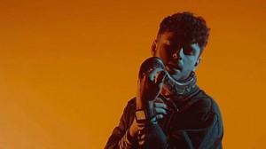 Normandie sort un nouveau single, Hostage