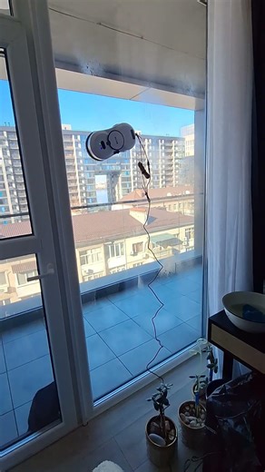 відео відгук на робот для миття вікон