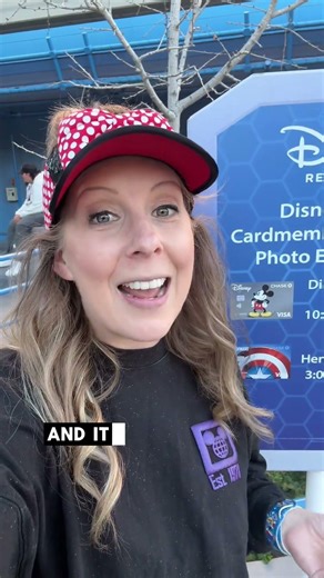 Free Disney perk if you have a Disney visa, check out this photo encounter. #disneyland