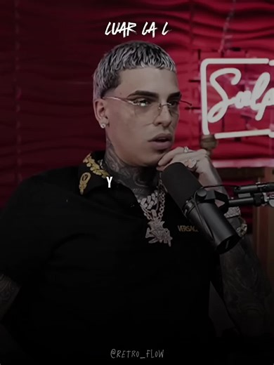 👑 El Jefe de Tu Jefe: Cosculluela en No Te Metas y Panda Remix 🔥🐼 Cosculluela no es un cantante, es una amenaza lírica. 💥 Desde No Te Metas hasta el Panda Remix, el Príncipe se ha ganado su corona con rimas que cortan como navajas y un flow que no perdona. 🎤🩸 En Panda Remix, se roba el show al lado de Almighty, Daddy Yankee y Farruko con un verso que todavía quema bocinas. 🚀🔥 ¿Blanca Nieves? No, este es el padrino del trap latino. 🐺👑 Revive la agresividad cruda de No Te Metas, una letr