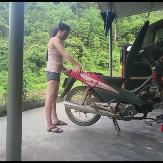 Fixing a Broken Motorcycle Frame | Full Repair & Restoration Process