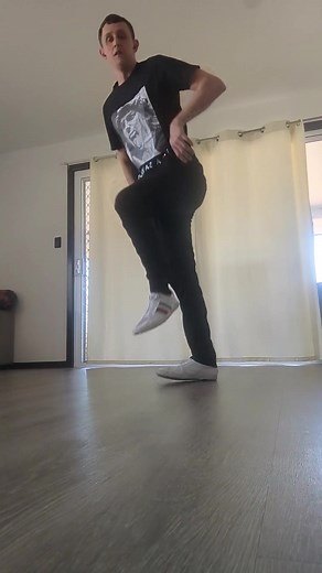 Shuffling to SMF - Epic Hardstyle Shuffle Dance