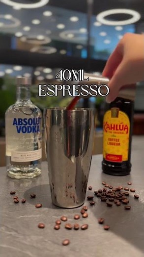 How to make an Espresso Martini #cocktail #kahlua #absolutvodka
