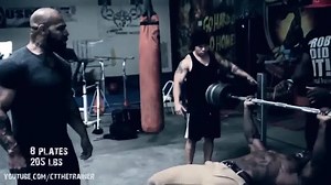 200 Repetitions on the Bench Press - CT Fletcher - www.freakstore.it | Proverbi DA BODY Builder