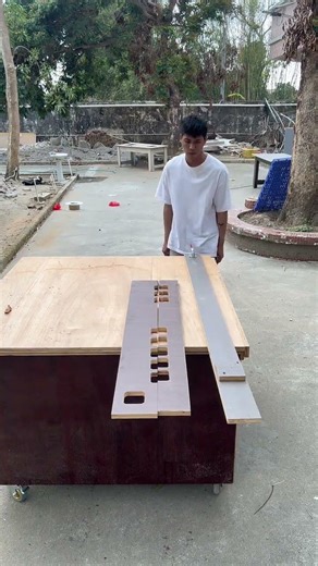 Quick-Release Push Clamp 🔧 | Fast & Strong Woodworking Fix #Woodworking #QuickClamp #Carpentry #diy