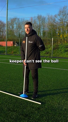 Use the defender as a guide | #training121 #t121family #strikerdrills #strikertips #strikertraining