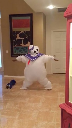 615K views · 4.6K reactions | This Halloween dance has layers   | theCHIVE | Facebook