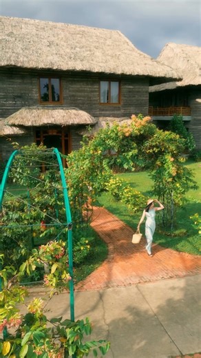 Và dù thời tiết có “đỏng đảnh” thế nào, Can Tho Ecolodge vẫn xanh mướt một màu, nhẹ nhàng và an yên như vốn dĩ. Quà cho nàng là đây chứ đâu xa 🥰 #canthoecolodge #cantho #dulichMienTay #nghiduongsinhthai #ecolodge | Can Tho Ecolodge