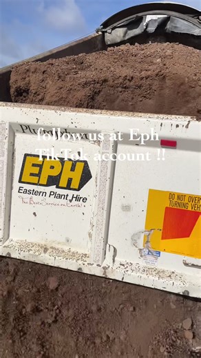 @EPH Group #earthmoving #mudcarter #trucks #excavator #dogtrailer